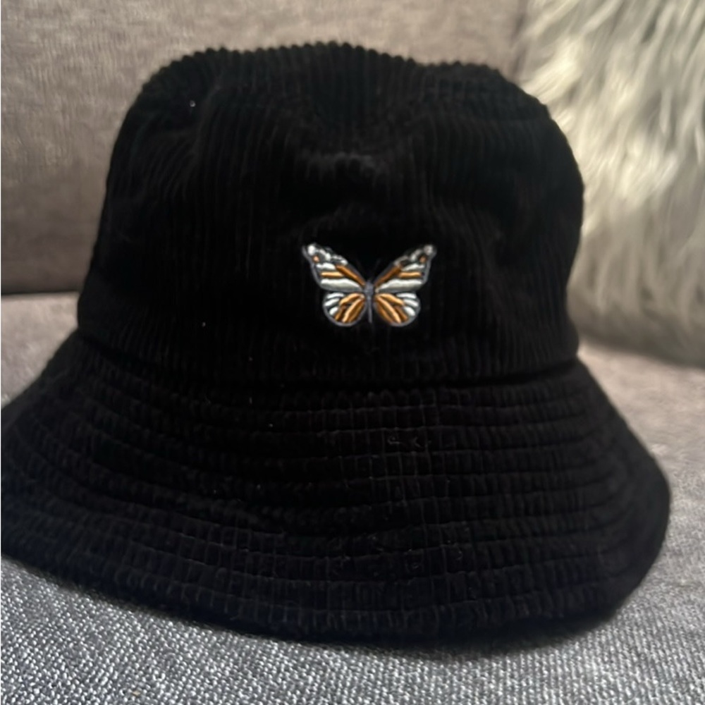 Black butterfly bucket hat